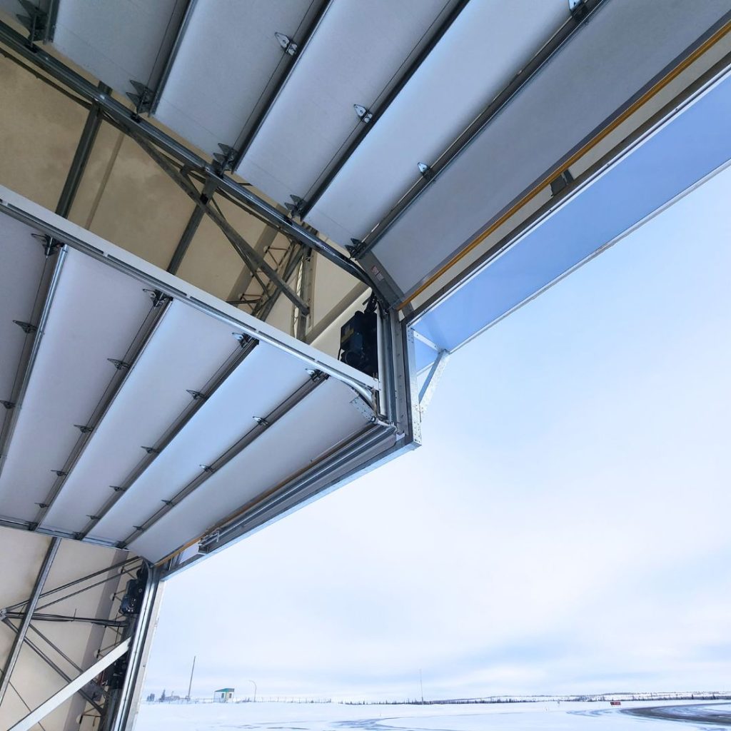 Aircraft Hangar 8 aircraft hangars - 3 garage doors